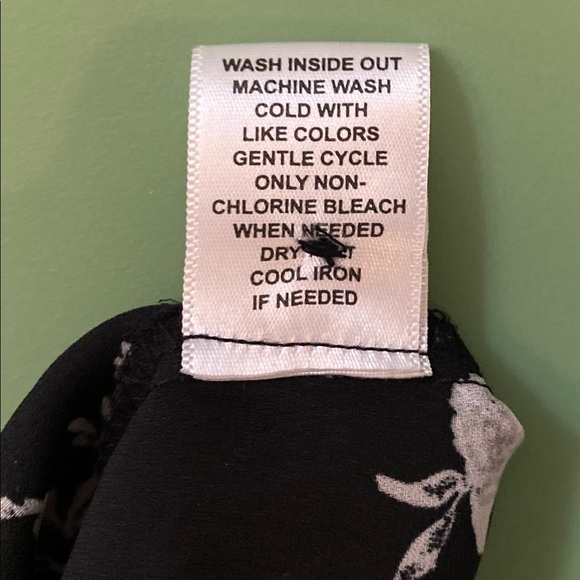 Woman’s short sleeve top by Elle size S. - Picture 5 of 13